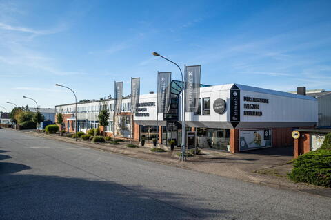Badausstellung ELEMENTS Lübeck in der Grapengießerstraße 17–19